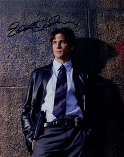 Eddie Cahill autograph