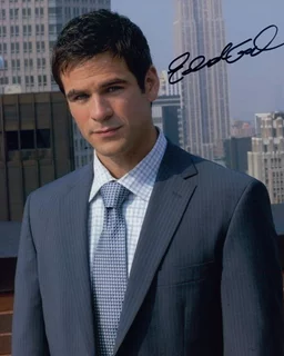 Eddie Cahill autograph