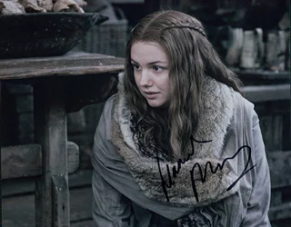 Hannah Murray autograph