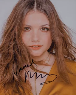 Hannah Murray autograph