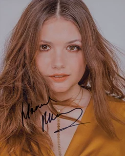 Hannah Murray autograph