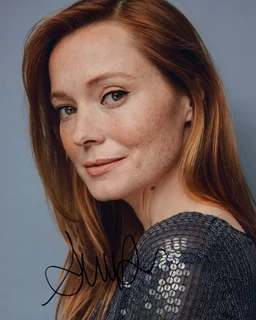 Samantha Sloyan autograph