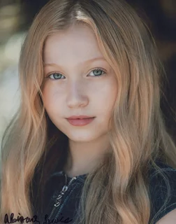 Abigail Zoe Lewis autograph