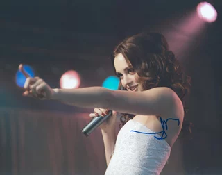 Leighton Meester autograph