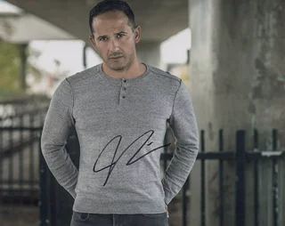 Joe Nieves autograph