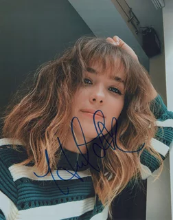 Haley Lu Richardson autograph