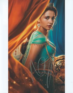 Naomi Scott autograph