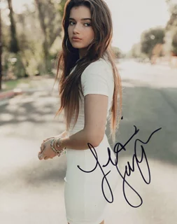 Alexis Jayde Burnett autograph