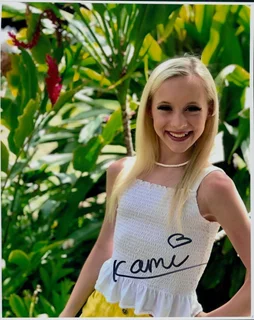 Kami Couch autograph