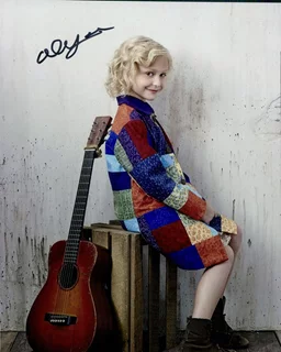 Alyvia Lind autograph