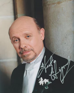Hector Elizondo autograph