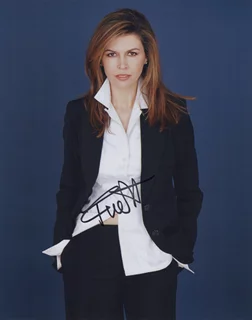 Finola Hughes autograph