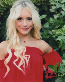 Katie Couch autograph