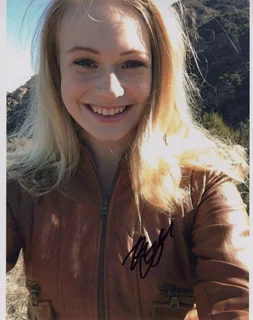 Rachelle Henry autograph