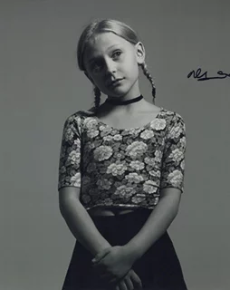 Alyvia Lind autograph