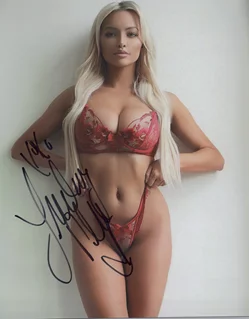 Lindsey Pelas autograph