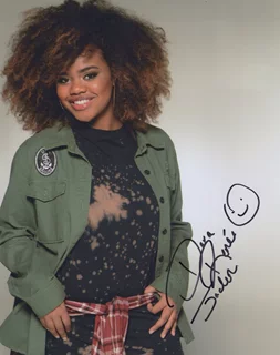 Dara Renee autograph