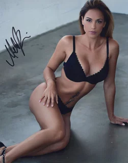 Melissa Riso autograph