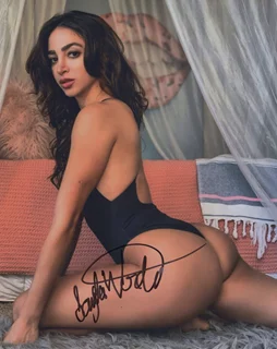 Sayda Word autograph