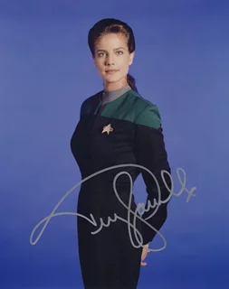 Terry Farrell autograph
