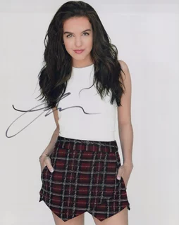 Lilimar Hernandez autograph