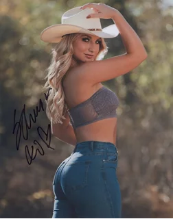 Shayna Holt autograph
