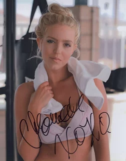 Chealse Sophia Howell autograph