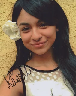 Giselle Lomelino autograph