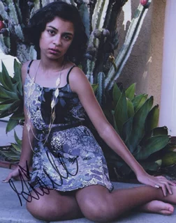 Giselle Lomelino autograph