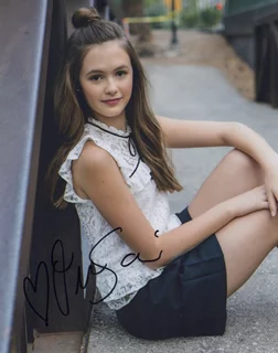 Olivia Sanabia autograph