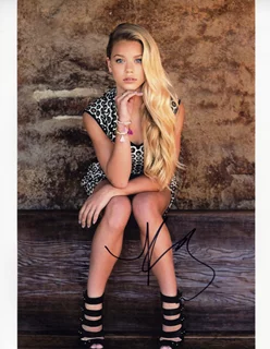 Kaylyn Slevin autograph