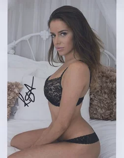 Kristina Urribarres autograph