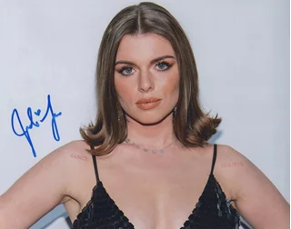 Julia Fox autograph