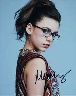Madisyn Shipman autograph