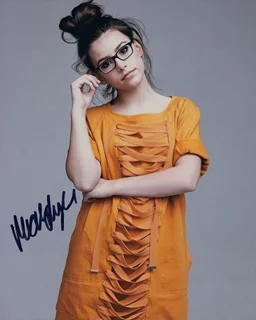 Madisyn Shipman autograph