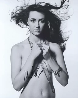 Madeline Zima autograph