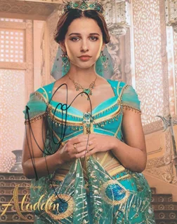 Naomi Scott autograph