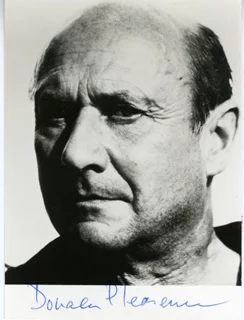 Donald Pleasence autograph