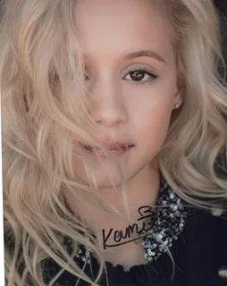 Kami Couch autograph