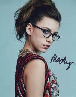 Madisyn Shipman autograph