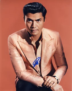 Henry Golding autograph