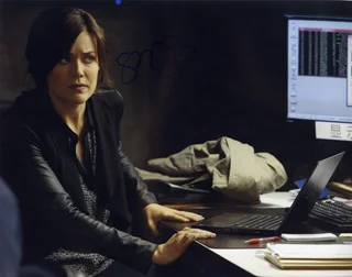 Megan Boone autograph