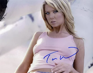 Tara Reid autograph
