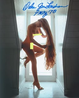 Debra Jo Fondren autograph