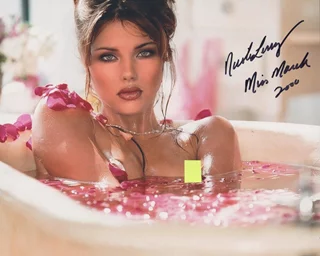 Nicole Marie Lenz autograph