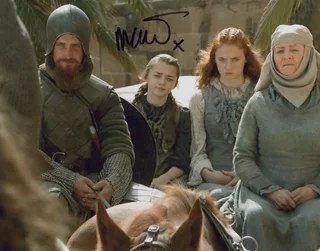 Maisie Williams autograph