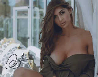 Britty Ana autograph