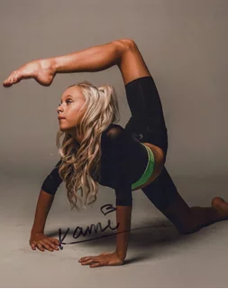 Kami Couch autograph