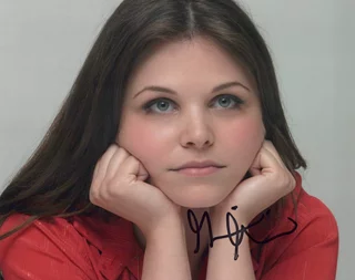 Ginnifer Goodwin autograph