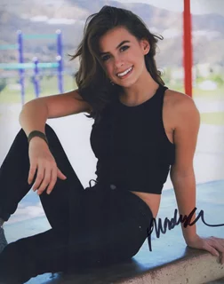 Madisyn Shipman autograph